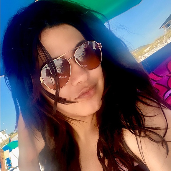 Meet your Posher, Brooke - Picture 1 of 1